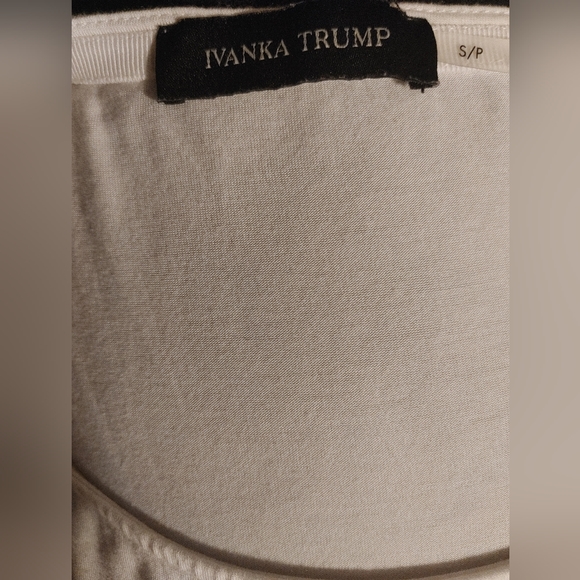Ivanka Trump branded top blouse shirt short sleeve read for measurements - Picture 6 of 6